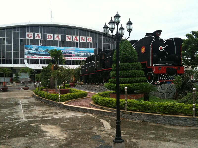 Файл:Da Nang Train Stn Front.JPG