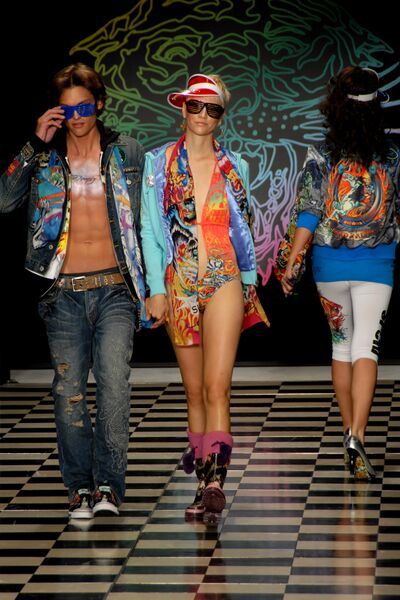 Файл:Ed Hardy Runway Models.jpg