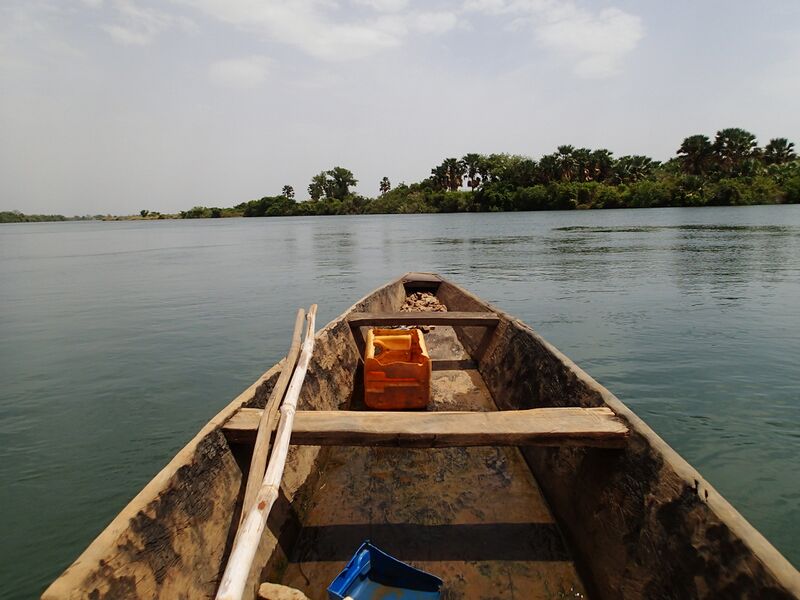Файл:Pirogue Bozo sur le Bafing.jpeg