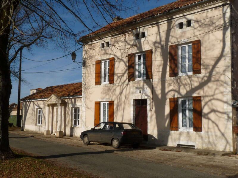 Файл:Hautefaye ecole.JPG