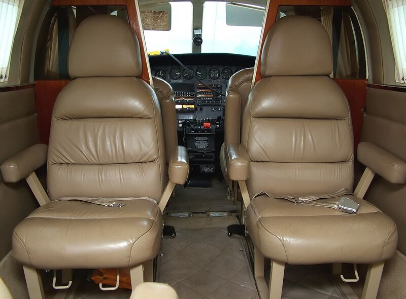 Файл:Cessna 402B..., Tridente AN0974089.jpg