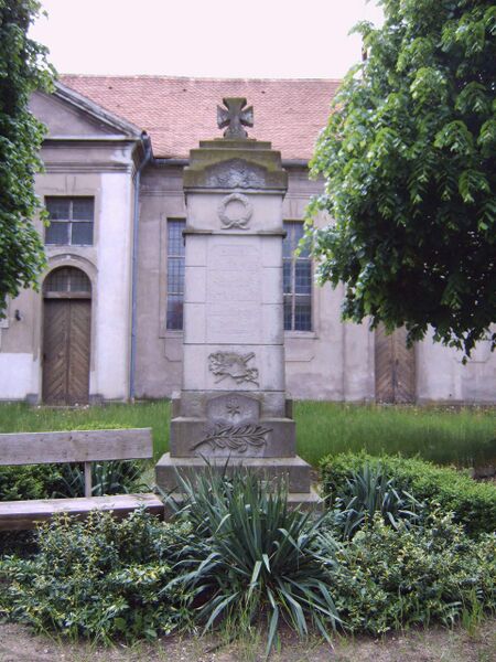 Файл:Paplitz Kriegerdenkmal.JPG