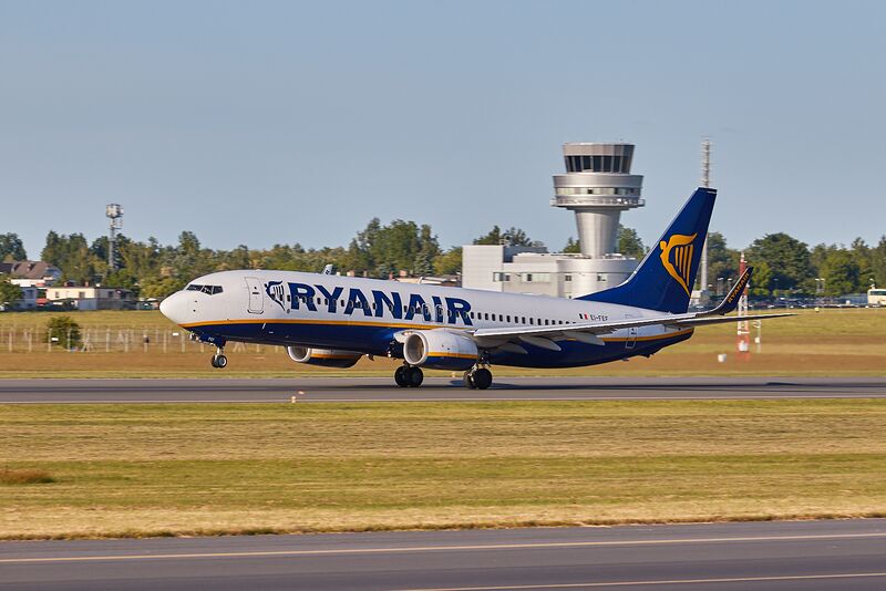 Файл:Ryanair Boeing 737-800 EI-FEF EPPO..jpg