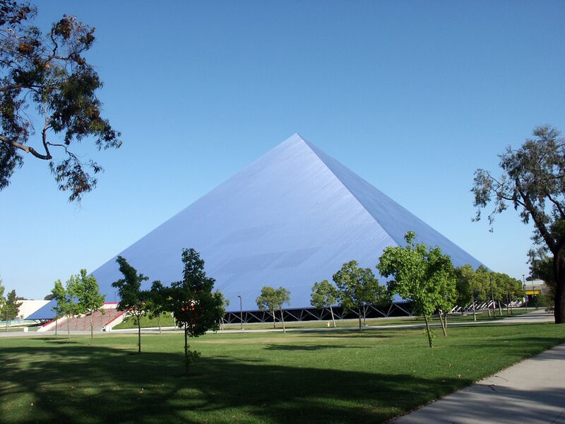 Файл:Walter Pyramid.jpg