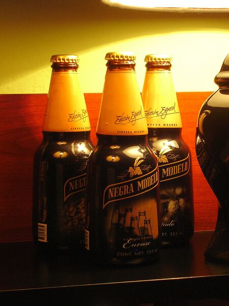 Файл:Negra Modelo.jpg