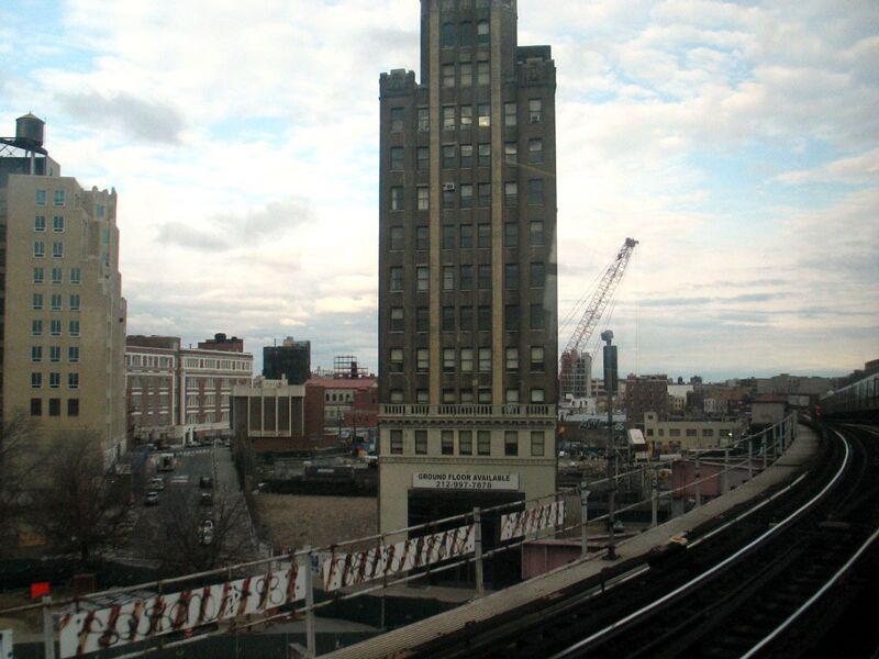 Файл:Turning on Astoria Line.JPG