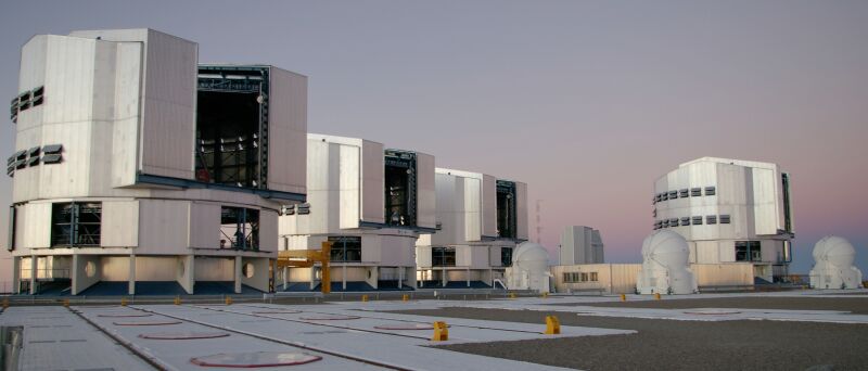 Файл:Paranal platform.jpg