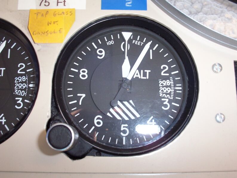 Файл:Aircraft altimeter.JPG