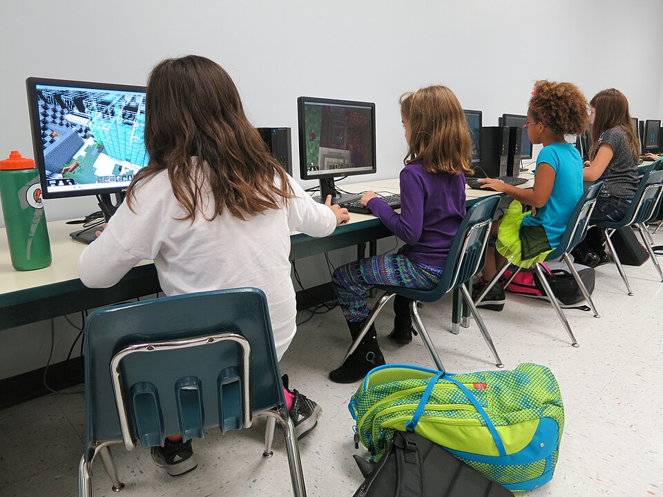 Файл:Minecraft in school.jpg