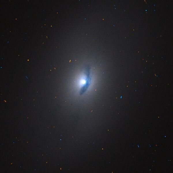 Файл:NGC 1553 Hubble.jpg