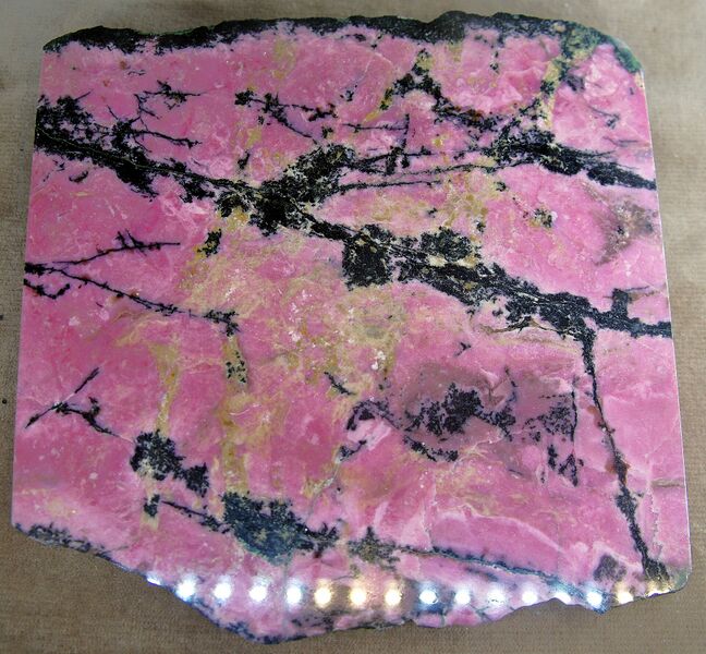 Файл:Rhodonite-ural.jpg