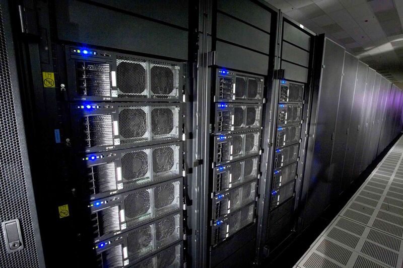 Файл:Roadrunner supercomputer HiRes.jpg