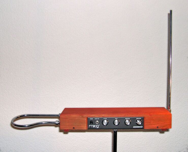 Файл:Etherwave Theremin Kit.jpg