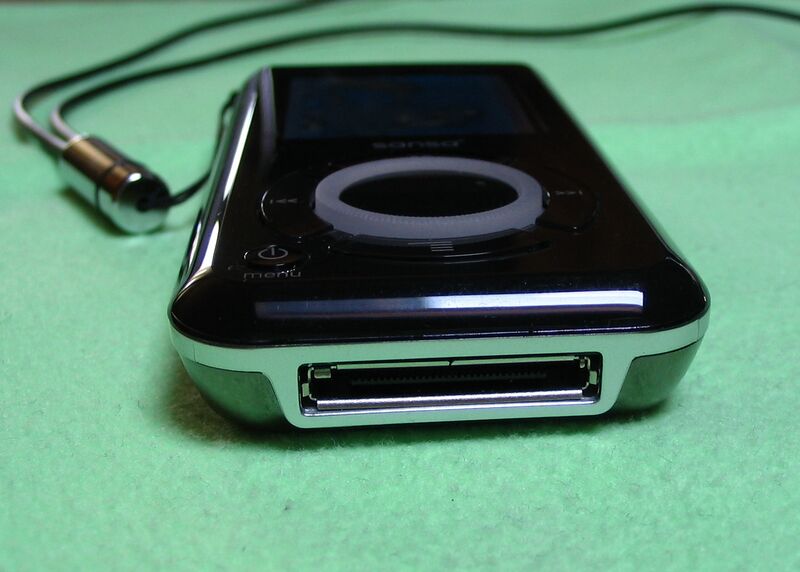 Файл:Sansa Dock Connector.JPG