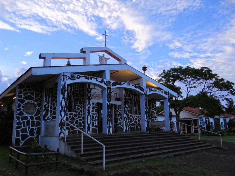 Файл:Hanga-Roa-Church-2013.jpg