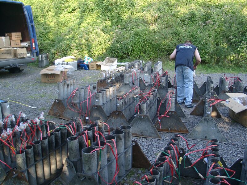 Файл:Preparing Firework.jpg