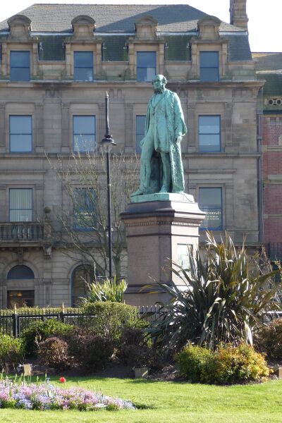 Файл:Ramsden Square Statue, Barrow.jpg