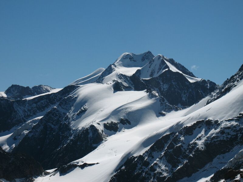 Файл:Wildspitze Hinterer Brochkogel Petersenspitze.JPG