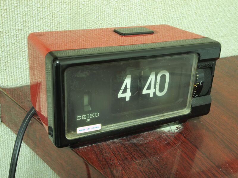Файл:Split-flap clock.jpg