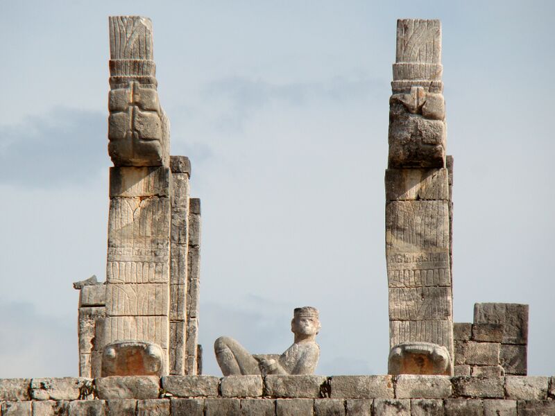 Файл:Chichen-Itza-Chac-Mool-2010.jpg