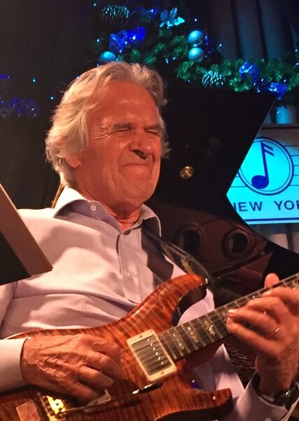 Файл:John McLaughlin Blue Note 2016.JPG