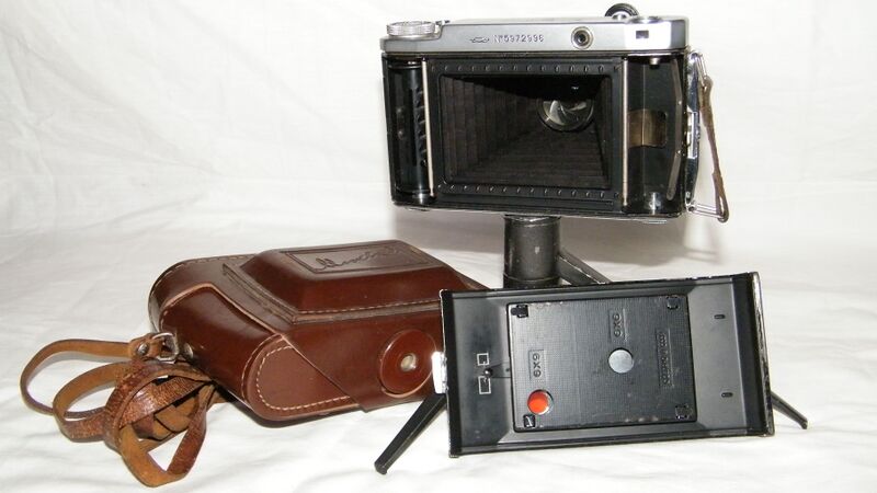 Файл:MOSKVA-5 KMZ camera.JPG