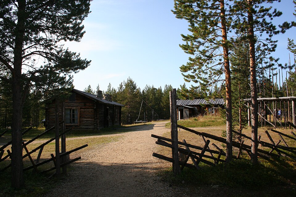 Файл:Skansen Muzeum Siida.JPG