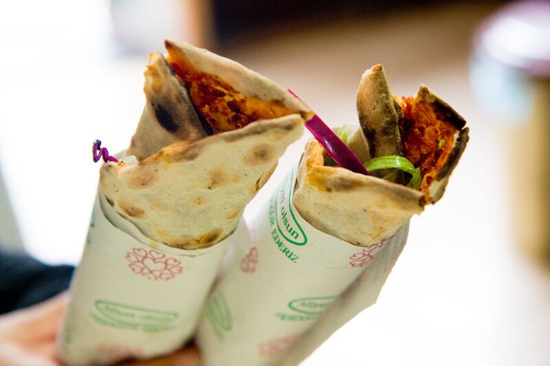 Файл:Wrapped Lahmacun.jpg