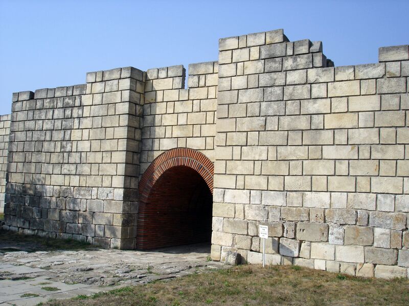 Файл:Pliska - Gate.JPG