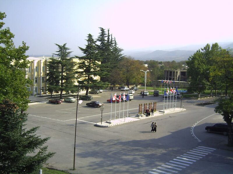 Файл:Akhmeta central square.JPG