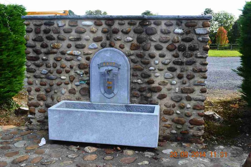 Файл:Aast, Pyrenees-Atlantiques, Drinking Trough.JPG
