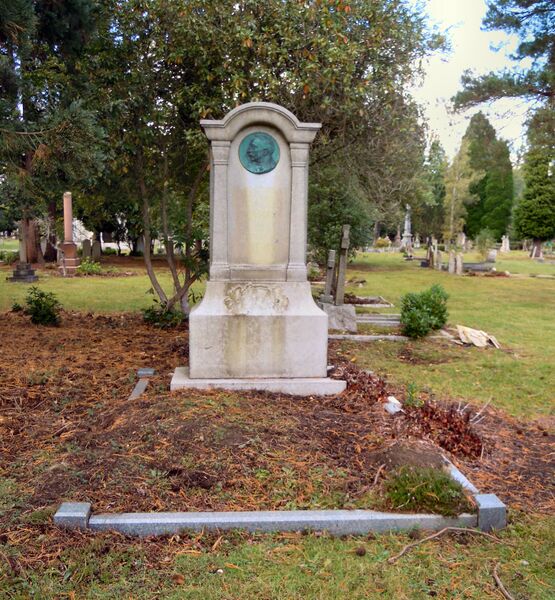 Файл:Arthur Hacker RA Grave.jpg