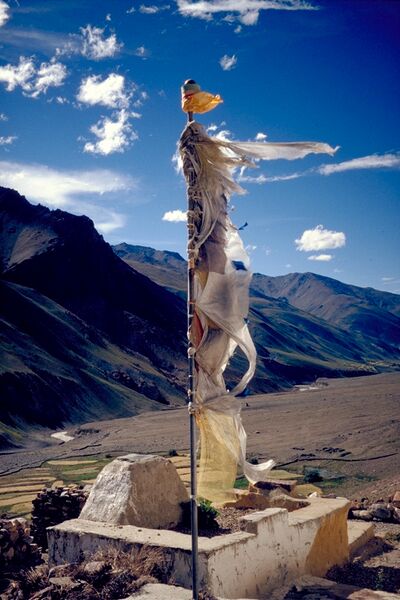 Файл:Prayer flag above Tanze Gompa.jpg