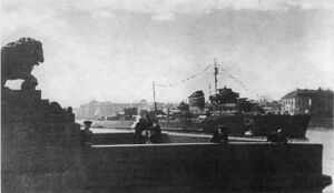 Эсминец «Стремительный» на первом параде в честь Дня ВМФ в Ленинграде, 1939 год