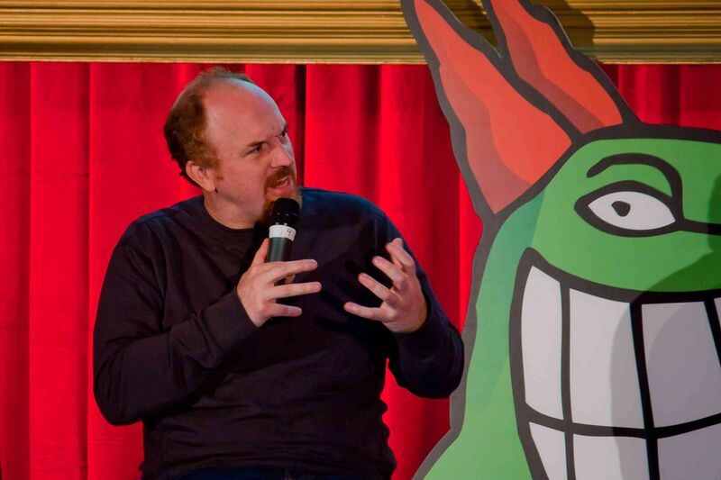 Файл:Louis CK explaining.jpg