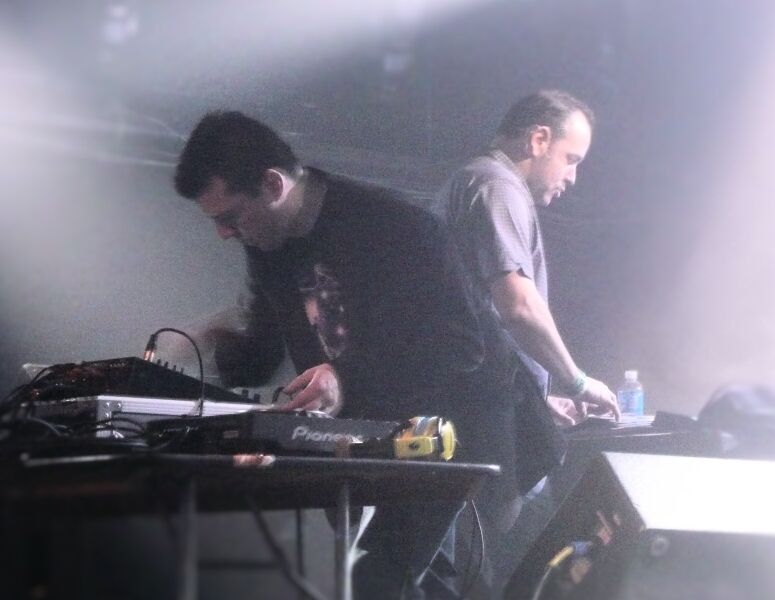Файл:Crystal Method, March 2009.jpg