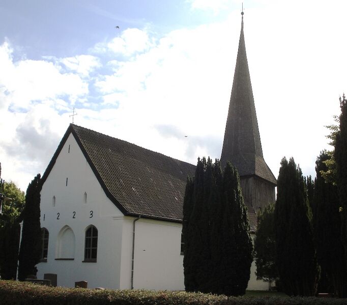 Файл:Flintbek - Kirche - SW.JPG