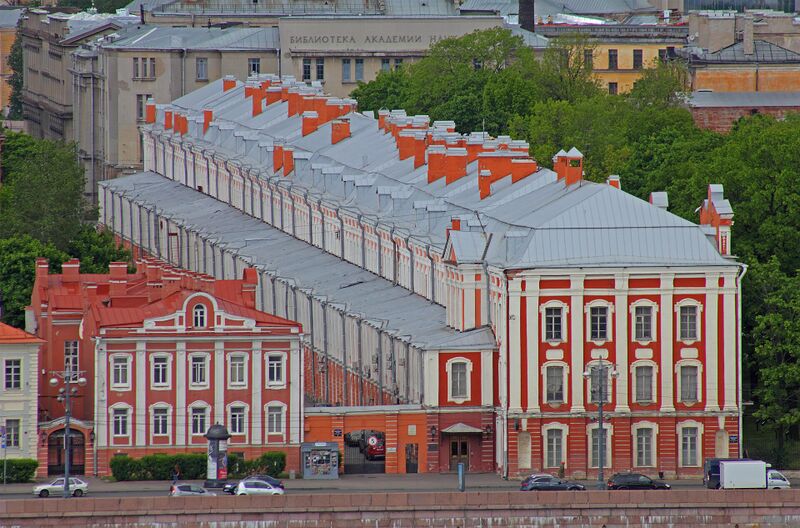 Файл:Spb 06-2012 University Embankment 06.jpg