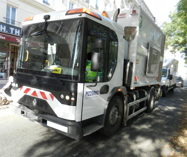 Файл:Renault Trucks Access 2011.JPG