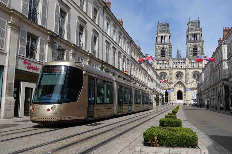 Файл:Rue Jeanne dArc Tramway Orleans.jpg