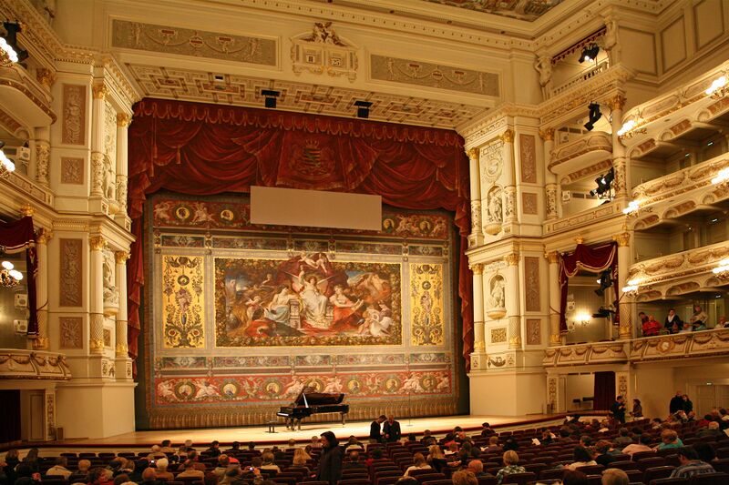 Файл:011 Dresden - Semperoper.jpg