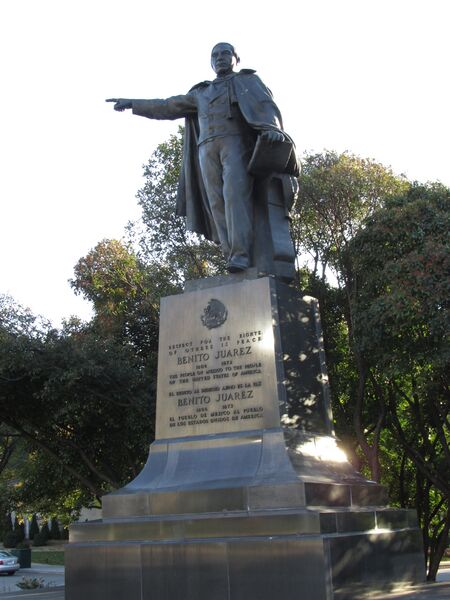 Файл:BenitoJuarezStatue.JPG