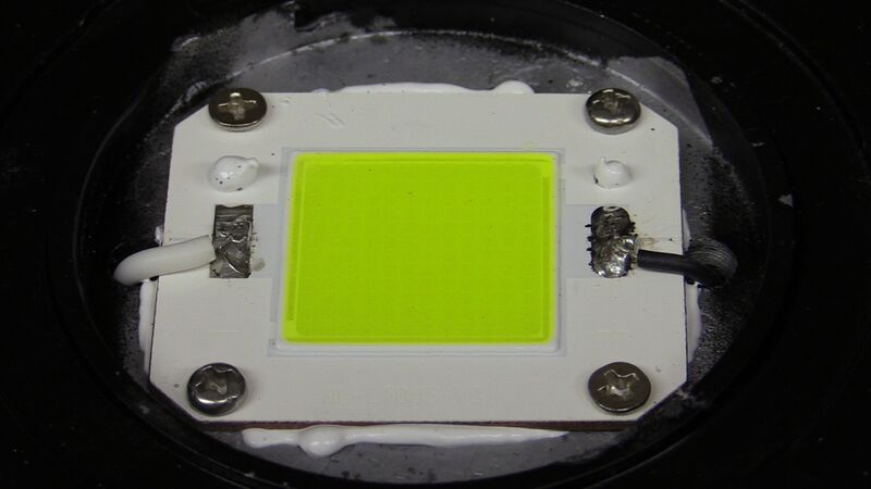 Файл:Chip-On-Board COB LED Module.JPG