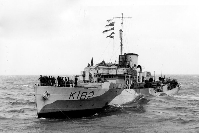 Файл:HMCS Bittersweet May 1943 MC-2115.jpg