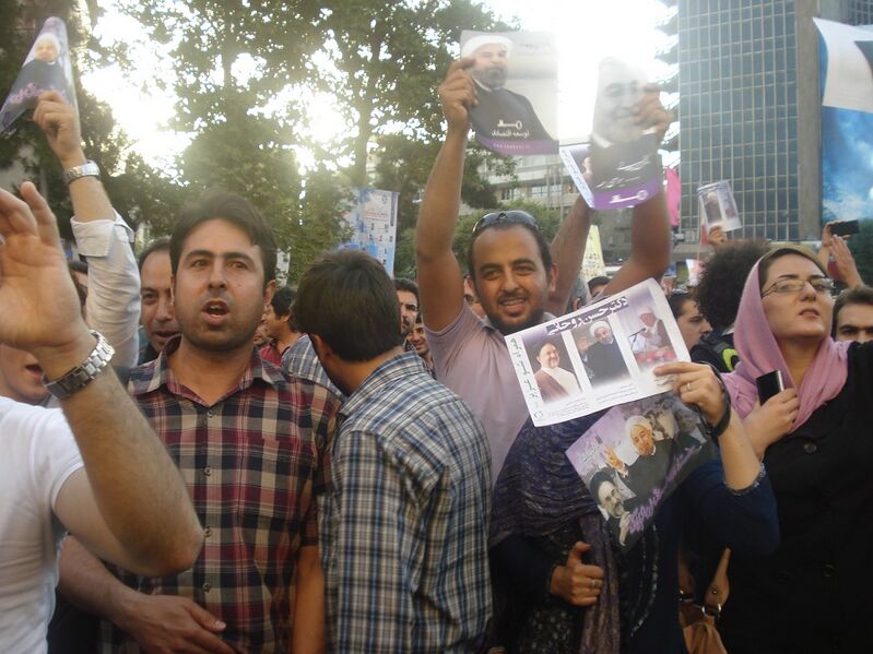 Файл:Rouhani supporters (1).jpg