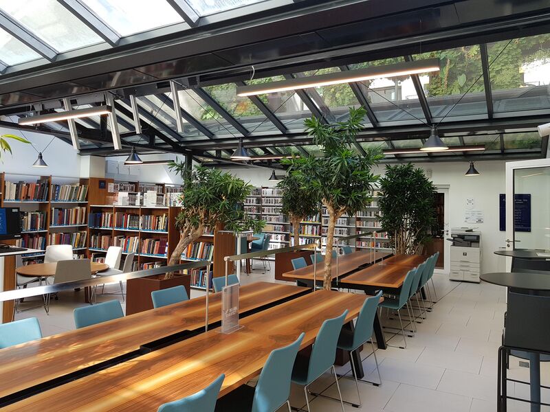 Файл:AUP Quai Atrium.jpg