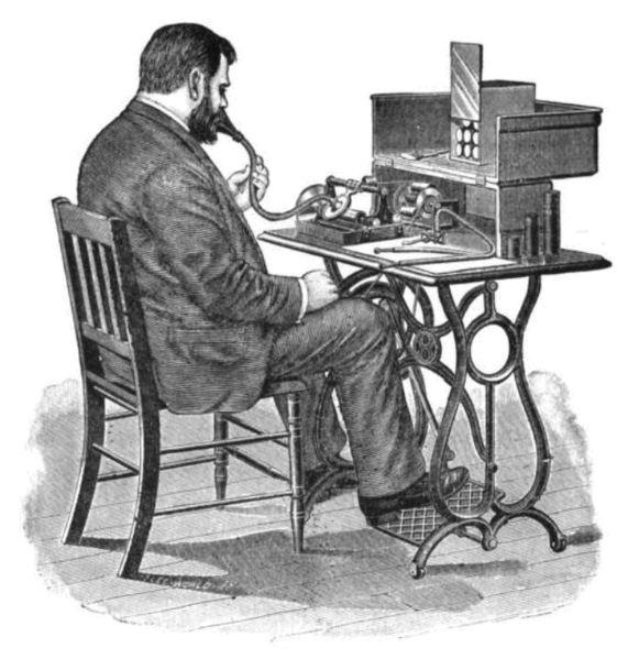 Файл:Dictation using cylinder phonograph.png