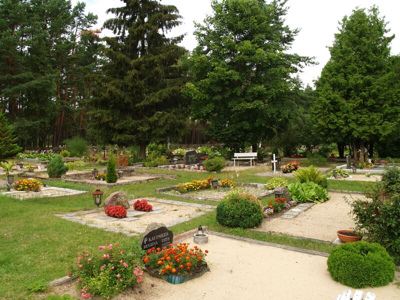 Файл:Võiste Cemetery.JPG