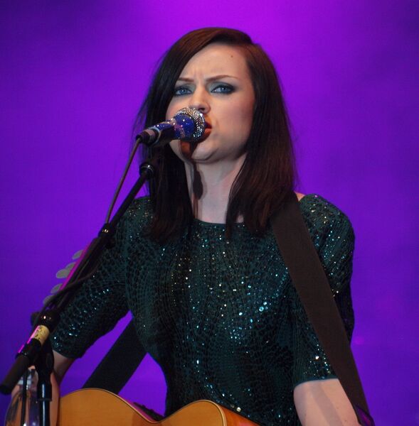 Файл:Amy Macdonald 2010 1.JPG