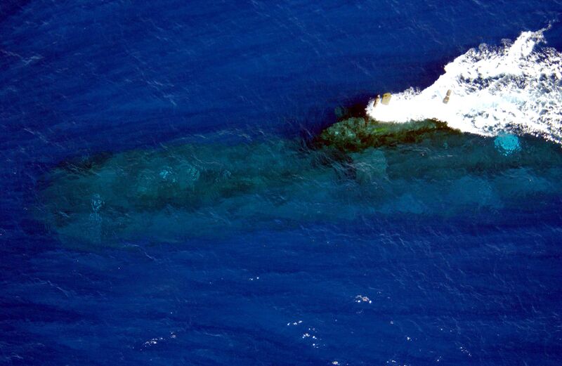 Файл:HMAS Rankin at periscope depth.jpg